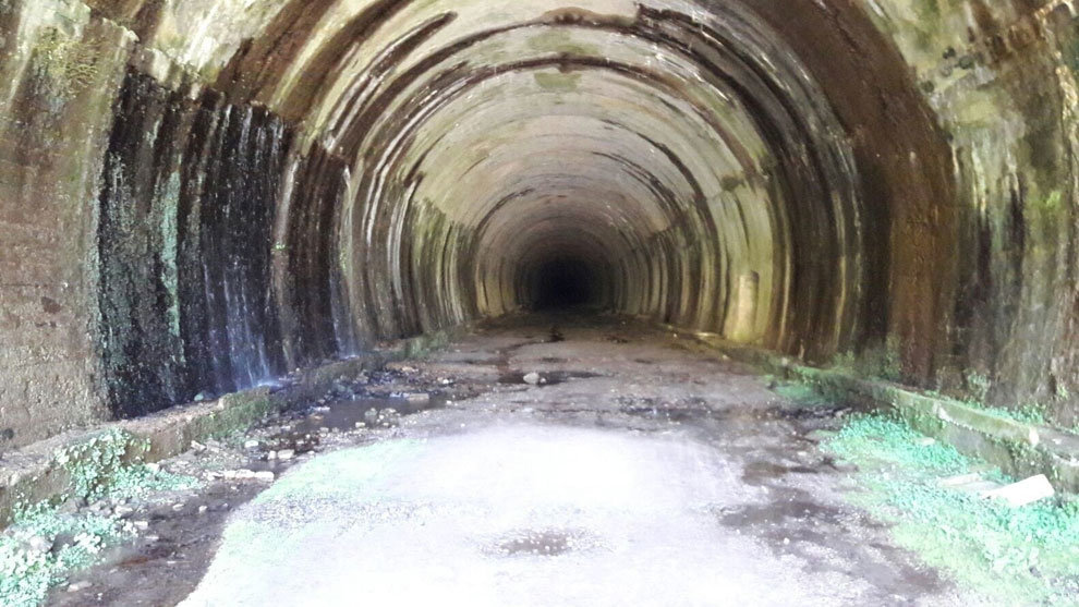 El túnel de La Engaña, entrada por la comunidad de Cantabria