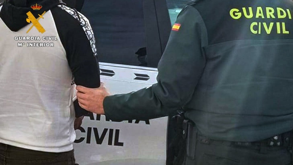 El detenido por la Guardia Civil robó en dos lavanderías de Requejada y Suances