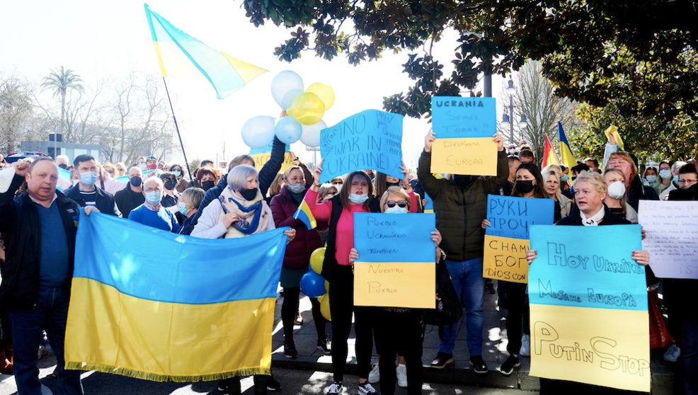 Ucranianos residentes en Cantabria en una concentración en Santander contra la guerra e invasión de Rusia  
