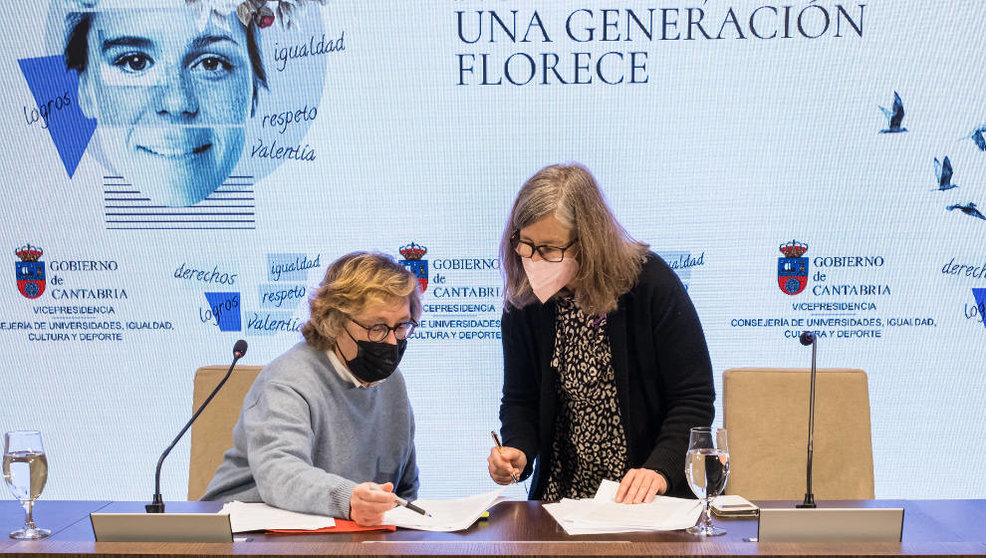 La directora general de Igualdad y Mujer, Consuelo Gutiérrez, y la directora general de Acción Cultural, Gema Agudo, presentan la campaña del 8 de marzo para el 2022
