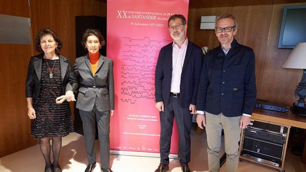 Jurado de preselección del XX Concurso Internacional de Piano de Santander con su presidenta, Paloma O'Shea, en la presentación de los 20 pianistas participantes