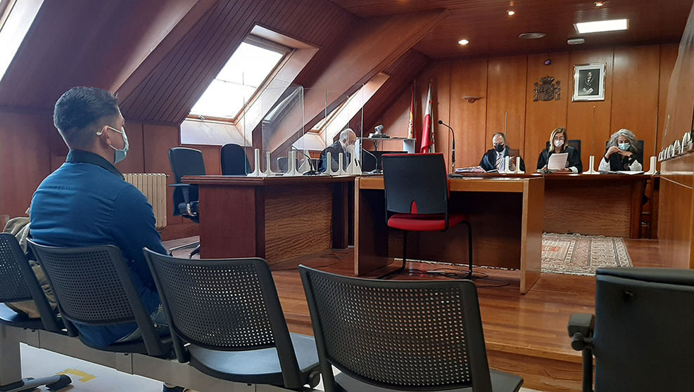 Acusado de abusar de una menor de 15 años y de su madre, en el juicio contra él en la Audiencia Provincial de Cantabria
