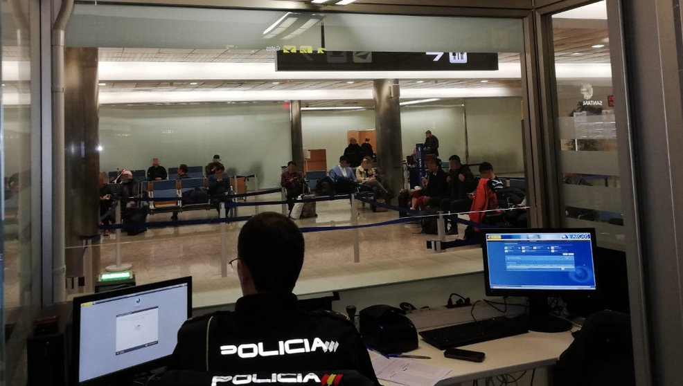 Detenidas dos mujeres en el aeropuerto de Santander