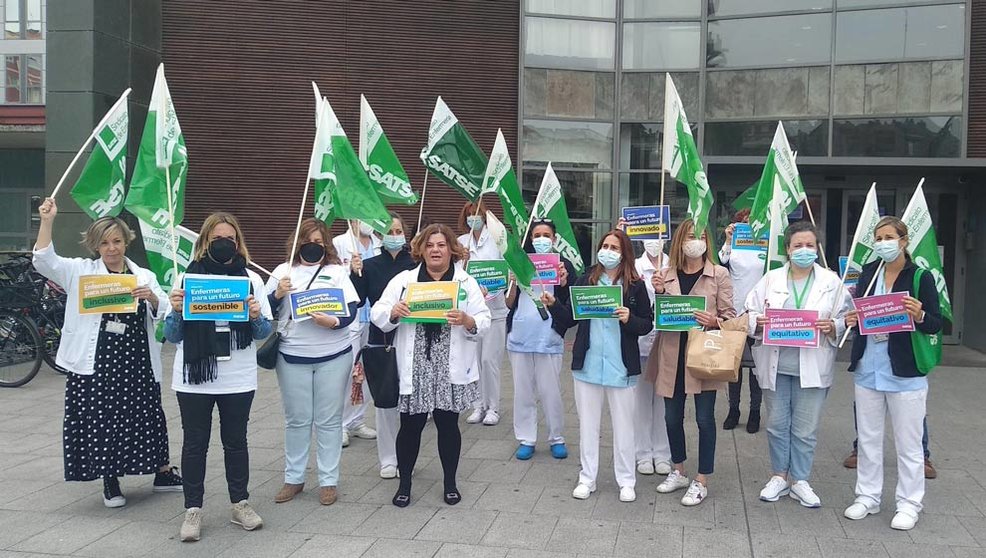 Manifestación de las enfermeras de Cantabria en el Hospital Universitario Marqués de Valdecilla