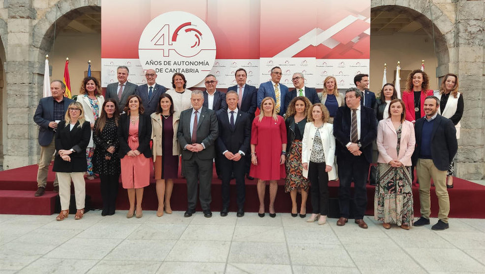 El presidente del Senado, Ander Gil, ha intervenido en la conferencia '40 años del Estado Autonómico' del Parlamento de Cantabria