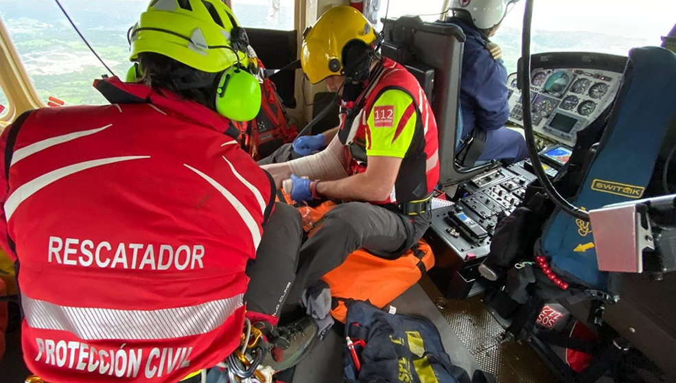 Momento del rescate del senderista inglés de 73 años con el tobillo fracturado.
GOBIERNO DE CANTABRIA
24/5/2022