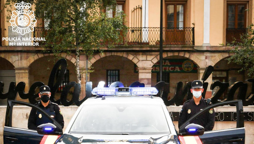 La Policía Nacional ha detenido al hombre, a la mujer y a los dos menores en Torrelavega