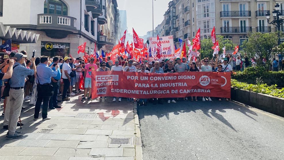 El sector del metal reivindica sus derechos en una marcha en Santander este miércoles 15 de junio