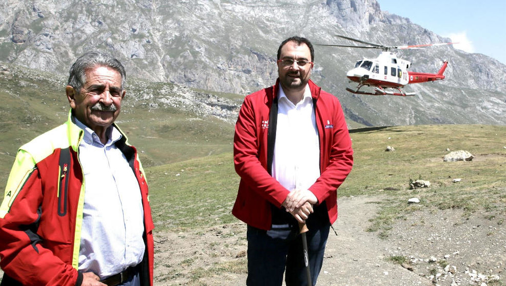Miguel Ángel Revilla (PRC) y Adrián Barbón (PSOE) han asistido en Picos de Europa a un ejercicio práctico de rescate en montaña