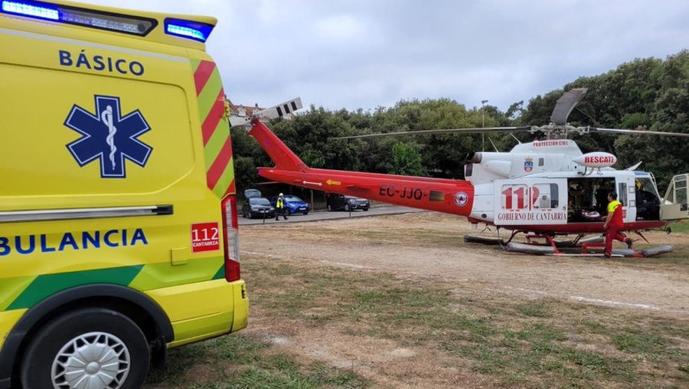 Evacuado en helicóptero de la playa de La Arena un hombre de 72 años con posible ictus