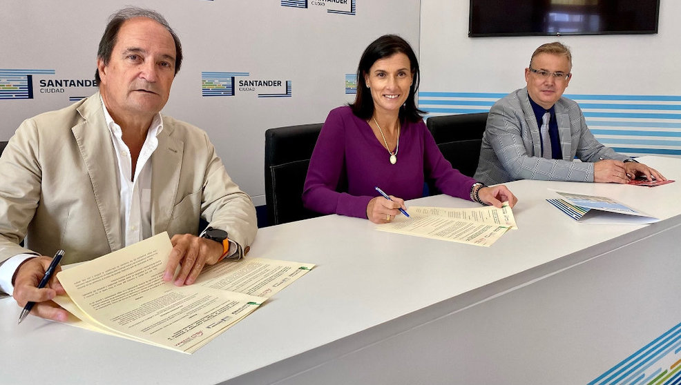 Firma de convenio entre el Ayuntamiento de Santander y la Escuela de Turismo 'Altamira' con la Fundación Patronato Montañés