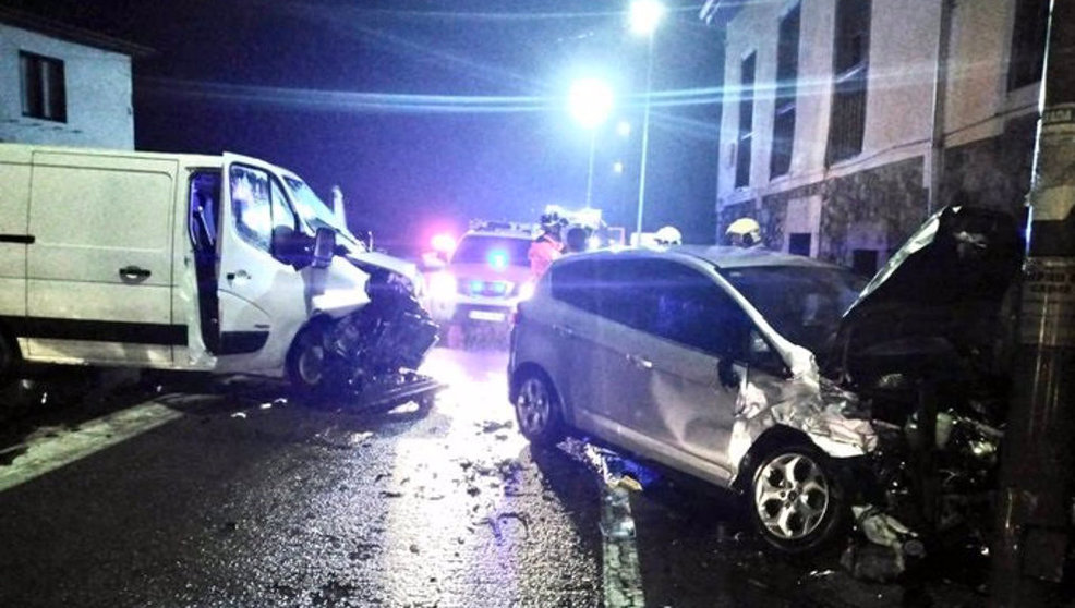Accidente entre un turismo y una furgoneta en Corvera. | Foto: Twitter Bomberos