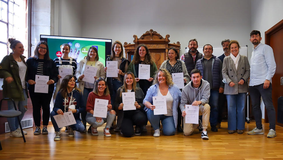 Participantes en el primer curso de lengua de signos de Comillas