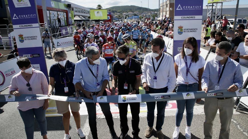 Salida de la segunda etapa de la Vuelta a España femenina