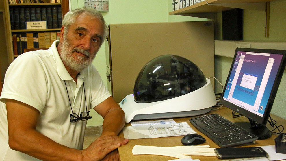 Luis Quindós, en las instalaciones del laboratorio de Radón en la Facultad de Medicina