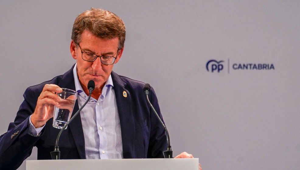 El presidente del Partido Popular, Alberto Núñez Feijóo, interviene durante la clausura del congreso del PP de Cantabria