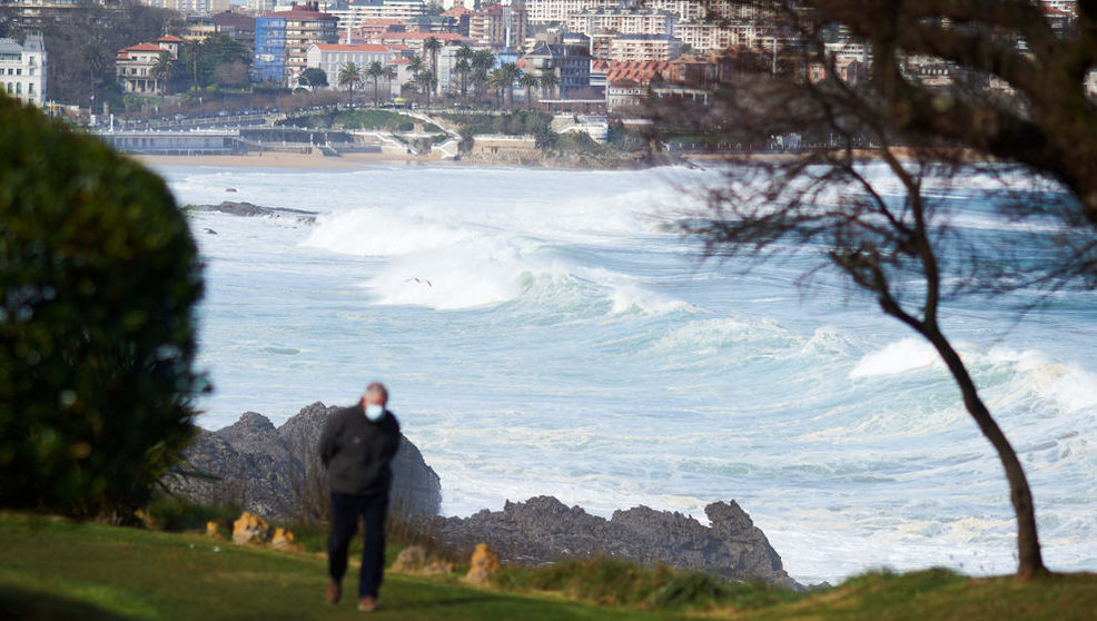 Fuerte oleaje y vientos en Santander
