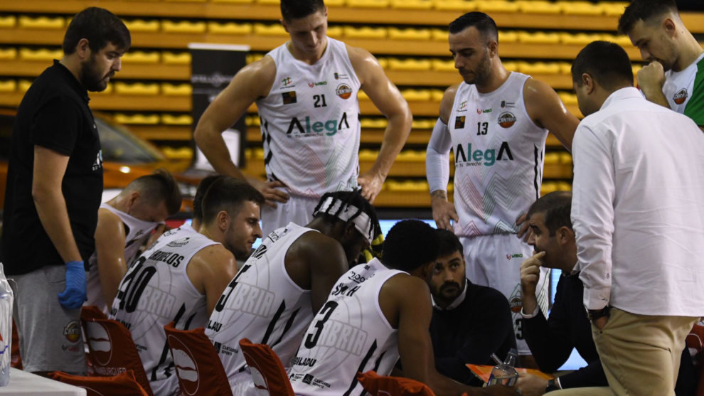 Durante el partido | Foto: Carlos Domarco (Club Ourense Baloncesto)