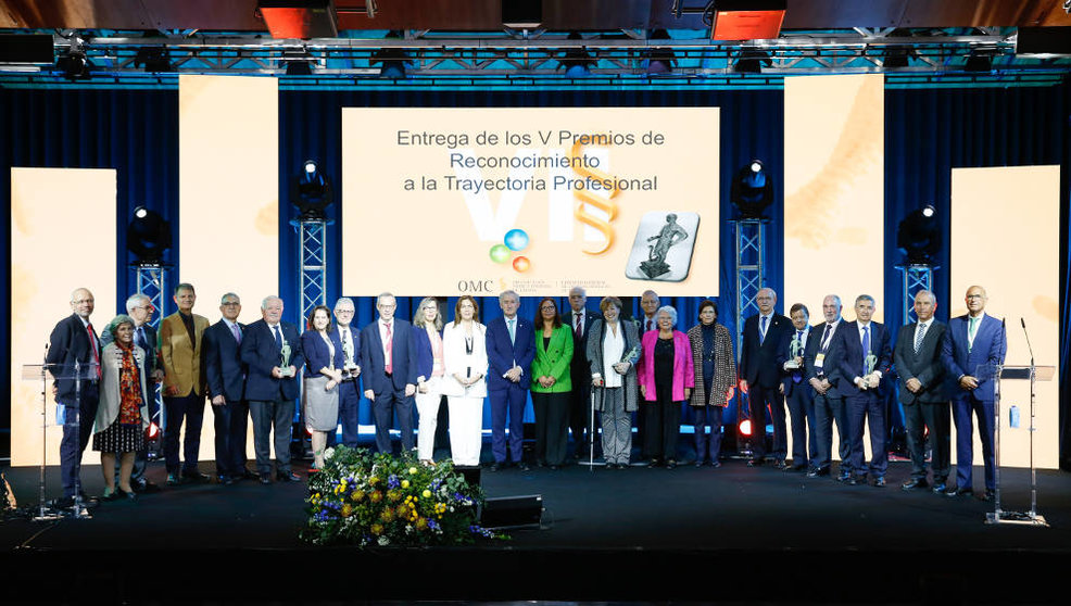 Imagen de grupo de los premiados por el Consejo General de Médicos