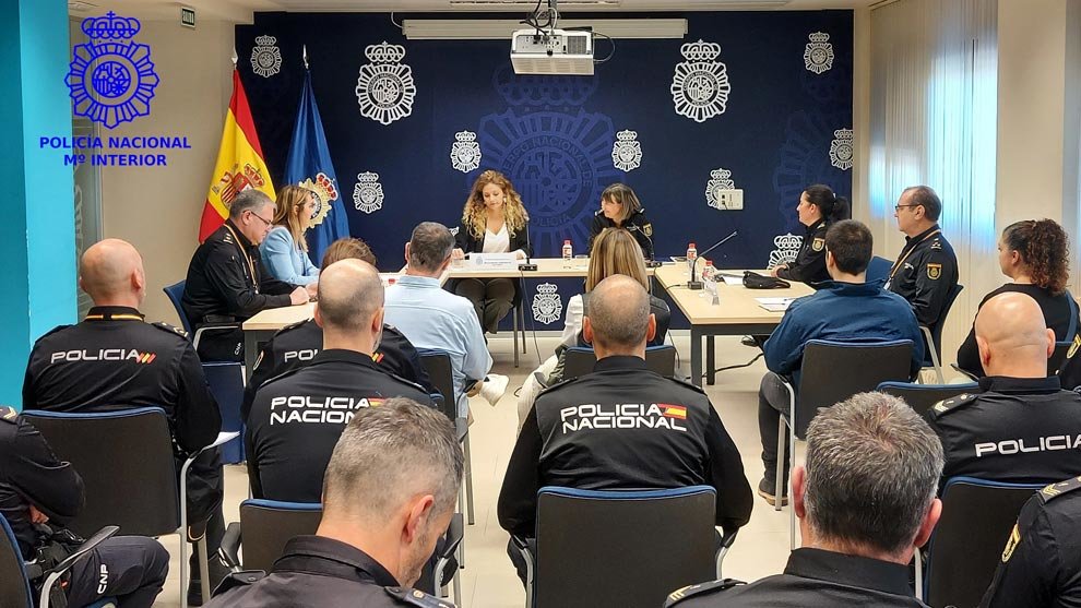 La Jefatura Superior de Policía de Cantabria forma a sus agentes en la lucha contra los delitos de odio