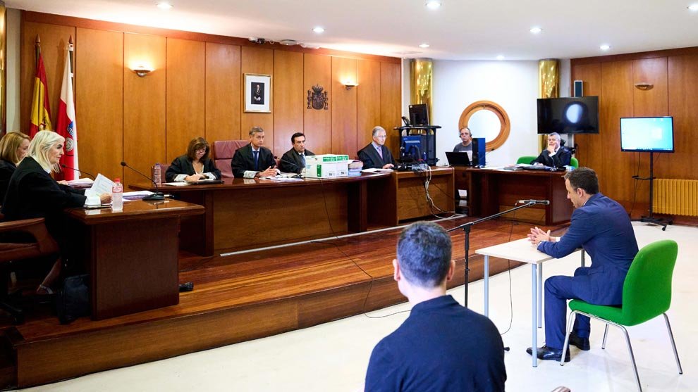 El juez Luis Acayro durante un juicio en la Sala de los Civil y Penal del TSJC