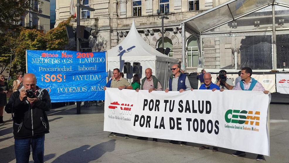 Manifestación de sanitarios en el Ayuntamiento de Santander