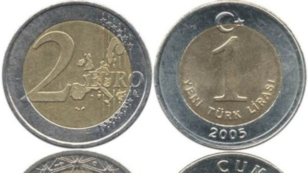 Moneda de dos euros y lira turca