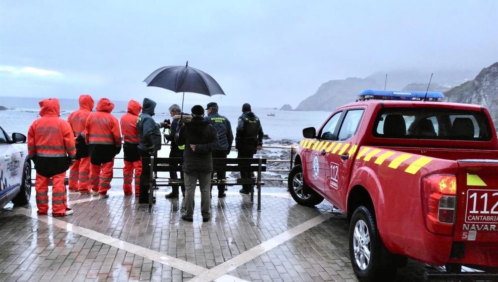 Medios de emergencias buscan al tripulante de una embarcacion desaparecido