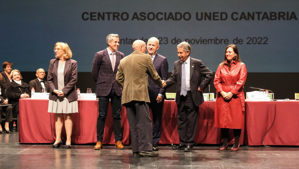 El presidente de Cantabria, Miguel Ángel Revilla, en la apertura del curso académico 2022-2023 de la UNED