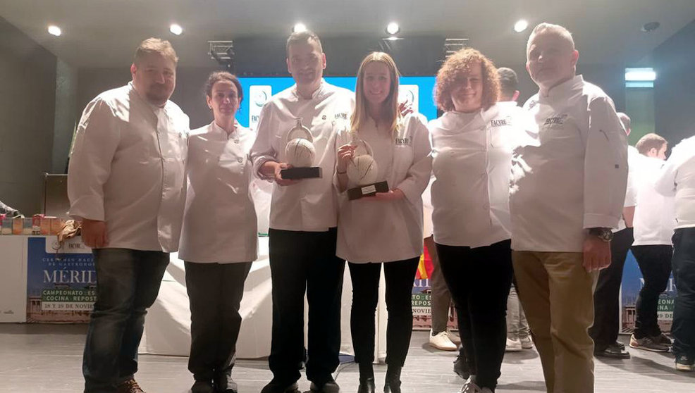 Los representantes de Cantabria, Borja Moncalvillo, Beatriz Álvarez, Camila Rodrigué y Margarita Barcenilla, han logrado la tercera posición en el VIII Certamen Nacional de Gastronomía