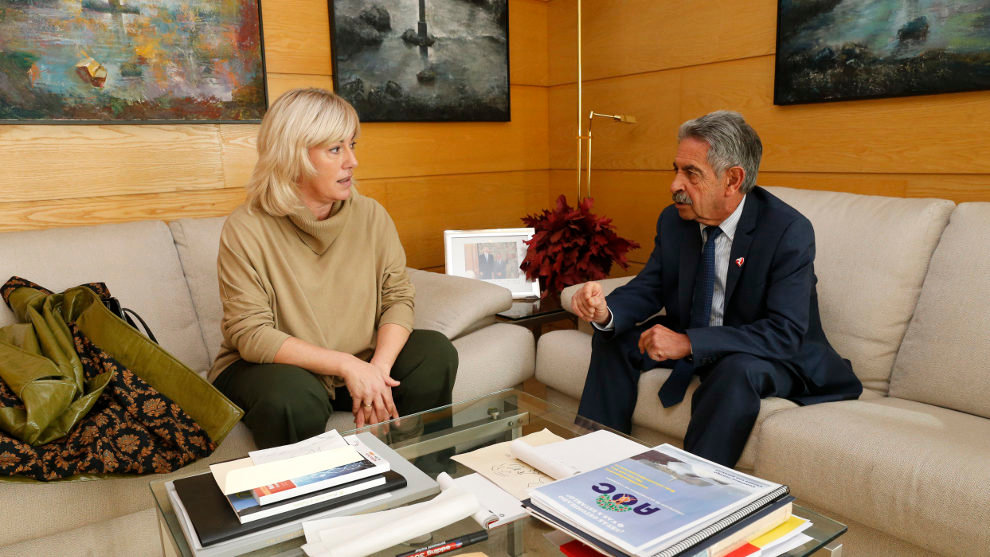 El presidente de Cantabria, Miguel Ángel Revilla, con la alcaldesa de Polanco, Rosa Díaz