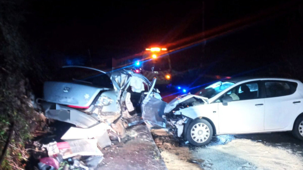 Choque entre dos vehículos en Guriezo | Foto: Bomberos Castro Urdiales