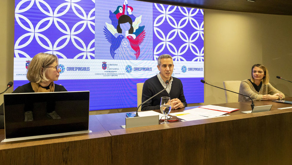 El vicepresidente y consejero de Universidades, Igualdad, Cultura y Deporte, Pablo Zuloaga, presenta los videos de la campaña del Plan Corresponsables