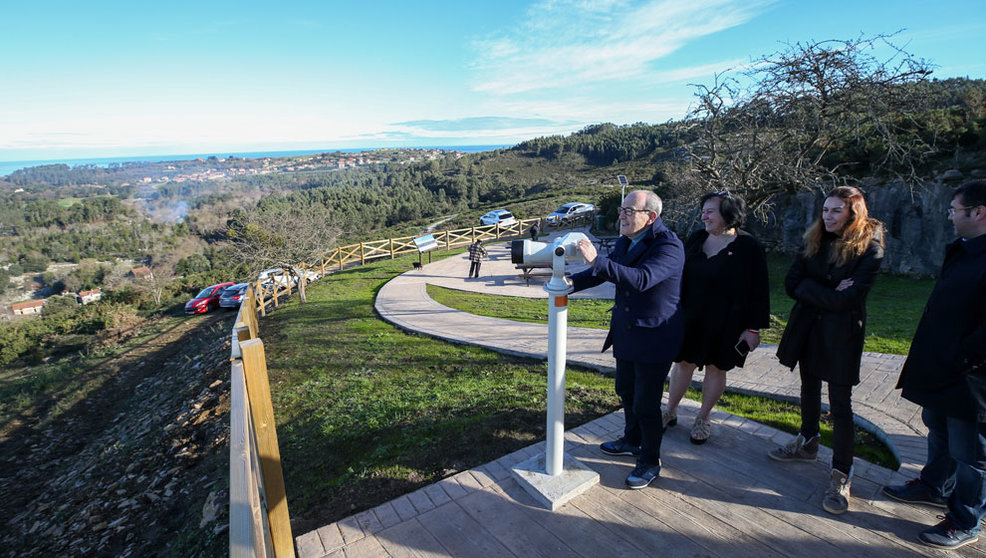 El consejero de Turismo, Javier López Marcano, inaugura el área recreativa del mirador astronómico de Ruiloba