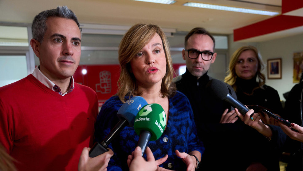 La portavoz y ministra de Educación y FP, Pilar Alegría , junto al secretario general del PSC-PSOE y vicepresidente de Cantabria, Pablo Zuloaga