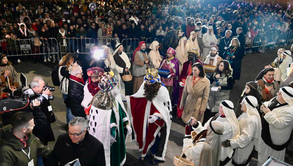 Miles de adultos y niños han recibido a los Reyes Magos en Santander
