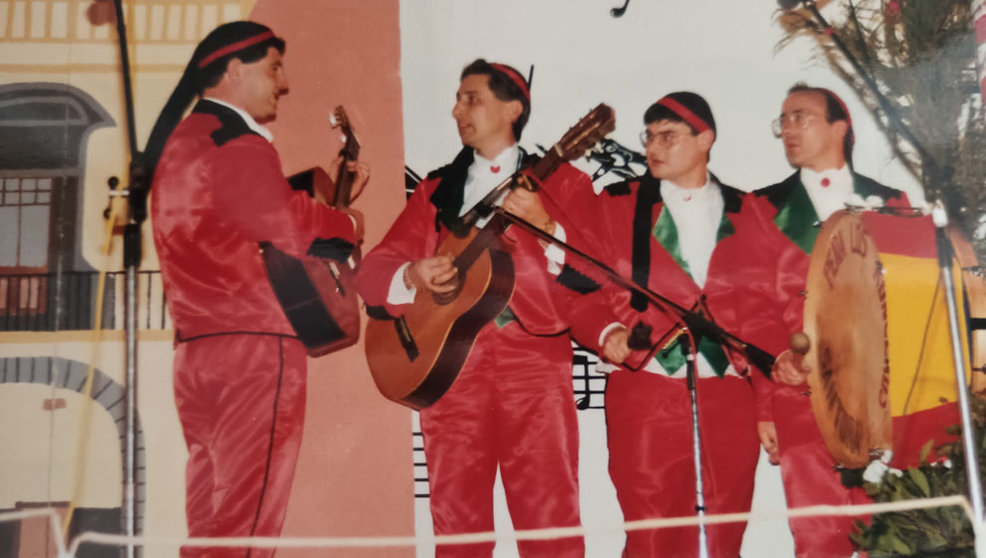 De izq. a der.: Lilis, Potis, Pedro y Paquito, de la murga Galipoteros, en una actuación de 1990
