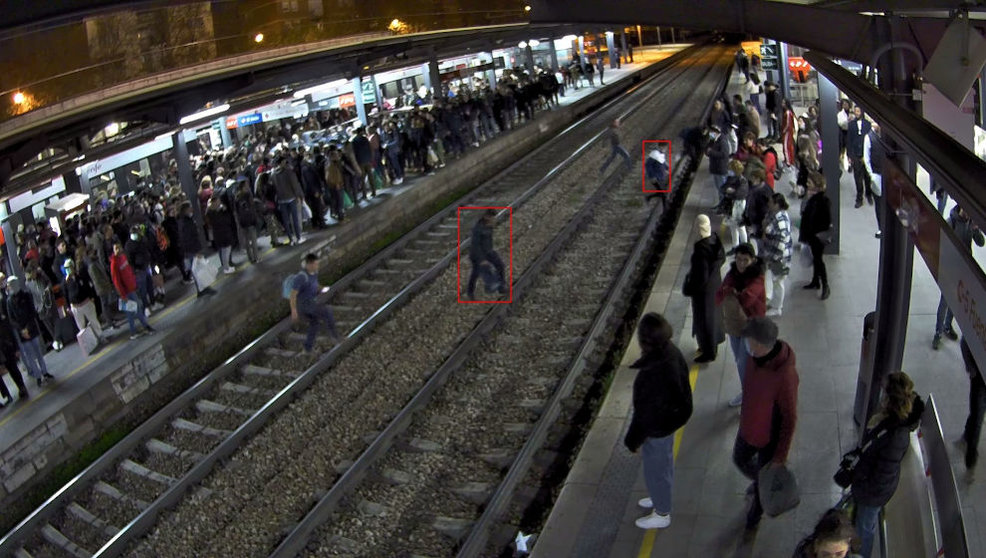 Imágenes de los sistemas inteligentes de videovigilancia en una estación de Cercanías
