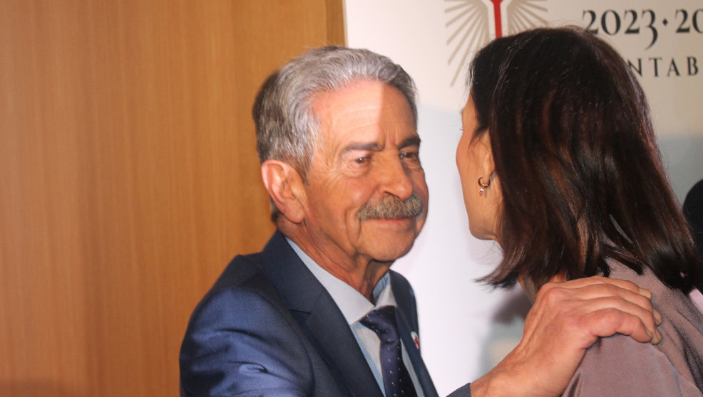 Miguel Ángel Revilla recibe a la alcaldesa de Santander, Gema Igual, en el NH Collection de Madrid 