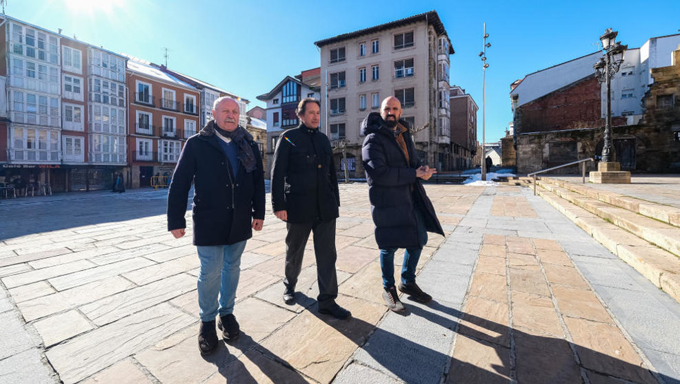 El consejero de Obras Públicas, Ordenación del Territorio y Urbanismo, José Luis Gochicoa, presenta el proyecto constructivo de la nueva senda ciclable en Reinosa