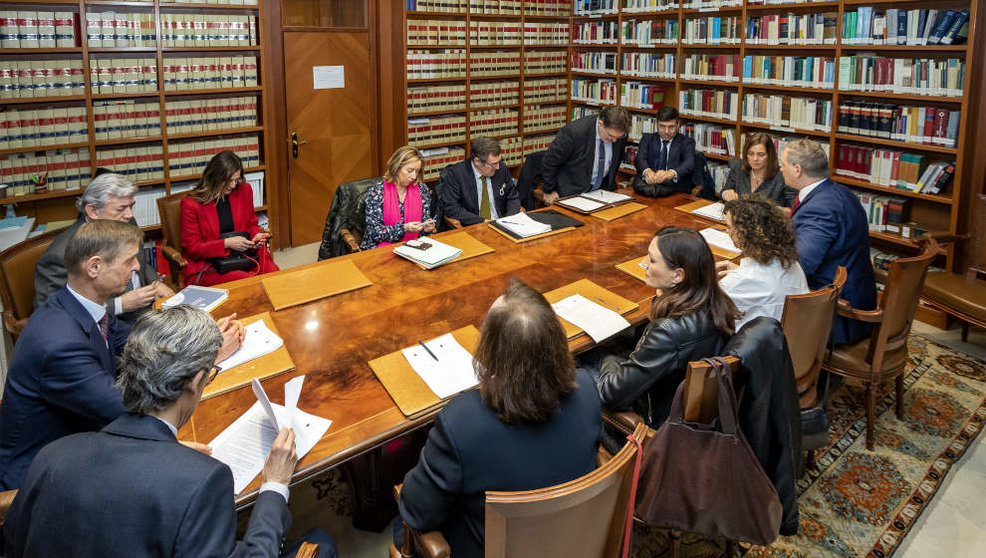 Reunión de la Comisión Mixta entre el Gobierno de Cantabria y el TSJC