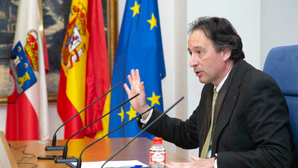 El consejero de Obras Públicas, José Luis Gochicoa