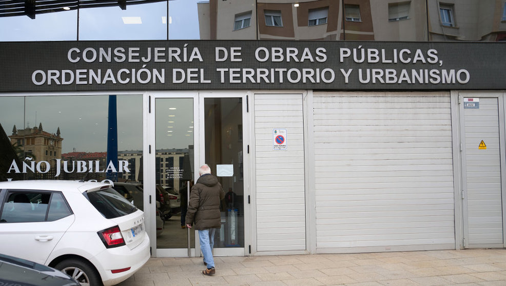 La fachada de la Consejería de Obras Públicas, Ordenación del Territorio y Urbanismo de Cantabria