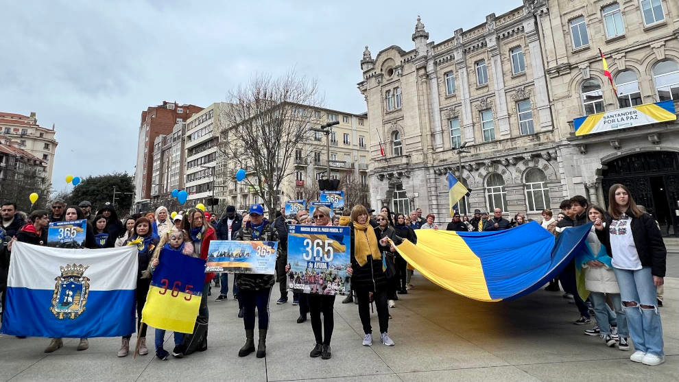 Santander se tiñe de amarillo y azul para condenar la guerra de Ucrania