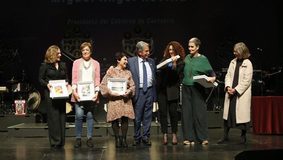 El Gobierno homenajea a cinco asociaciones de Cantabria por sus 25 años trabajando por la igualdad