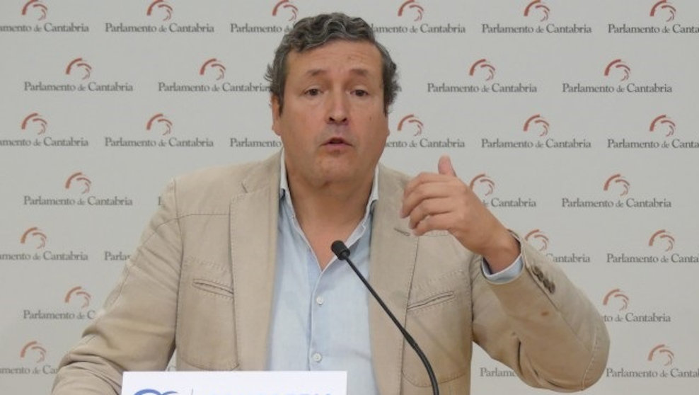 El portavoz parlamentario del PP, Íñigo Fernández
