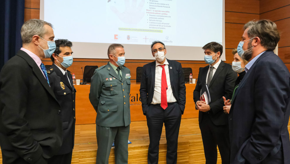 El consejero de Sanidad, Raúl Pesquera, inaugura la jornada sobre agresiones en el ámbito sanitario