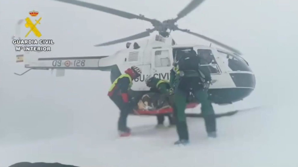 Rescate de la Guardia Civil de un esquiador herido en Picos de Europa