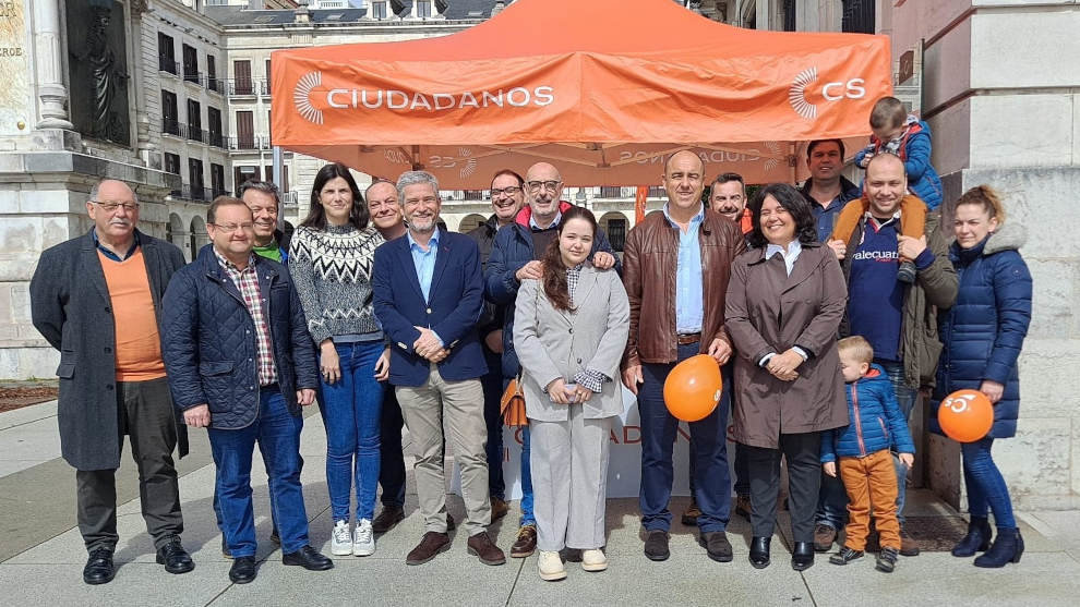 Cs Cantabria presenta la campaña 'Libérate', con medidas para las familias de clase media y con hijos
