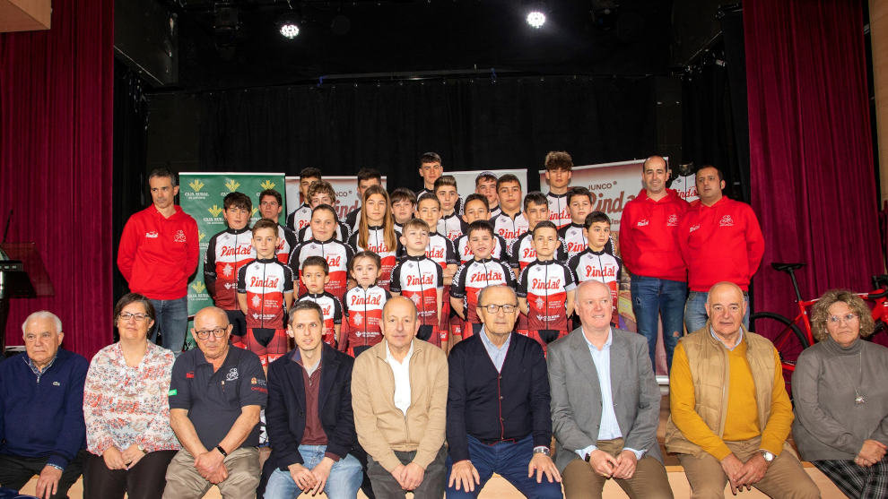 Presentación de los equipos del Club Ciclista Occidental, que promocionará las marcas Año Jubilar Lebaniego y Cantabria Infinita en pruebas en medio centenar de pruebas por España